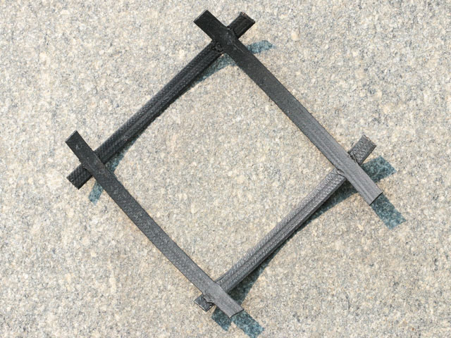 鋼塑復(fù)合土工格柵